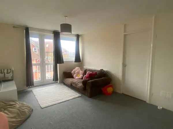 Flat For Rent in Felixstowe, England