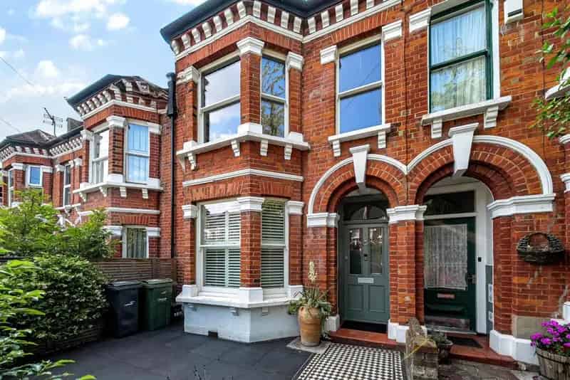 Streatham Common Home: Village Charm Meets City Access