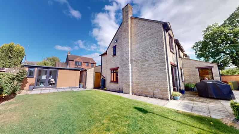 4 bedroom House
 For Sale