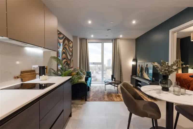 Luxury City Apartment with Panoramic Views and Amenities