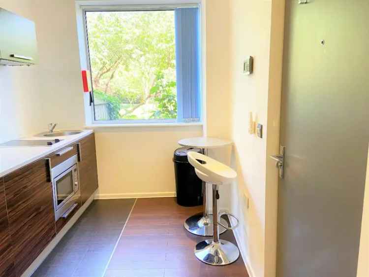 Flat For Rent in Guildford, England