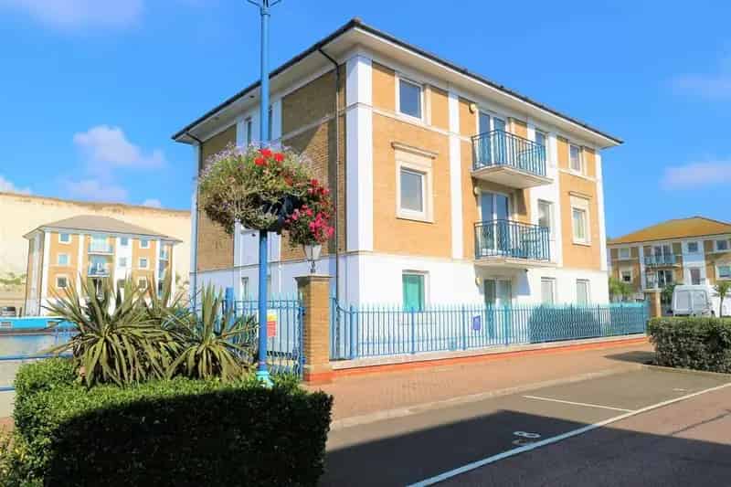 2 Bedroom Apartment Marina View Available Now