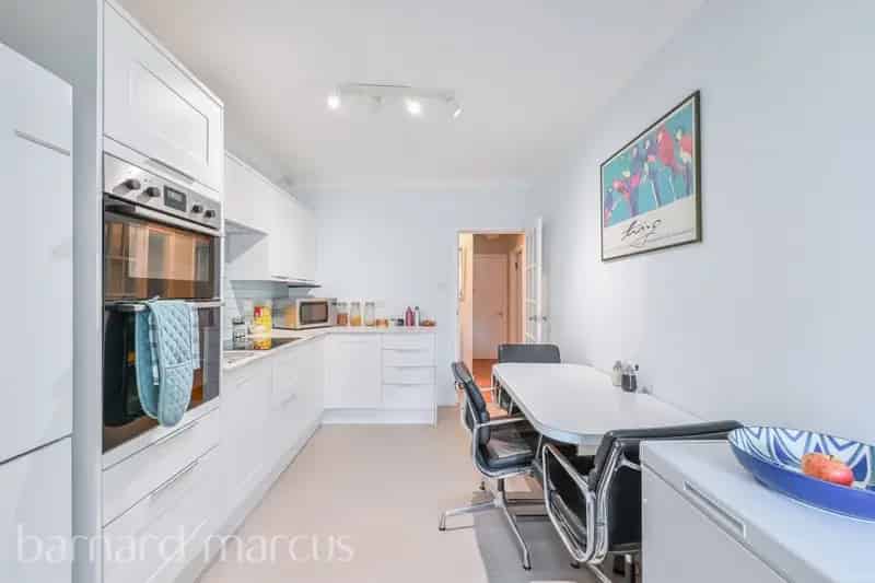 Two Double Bedroom Apartment near Kingston Surbiton