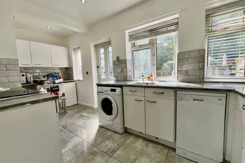 Three Bedroom House Potternewton Zero Deposit Available