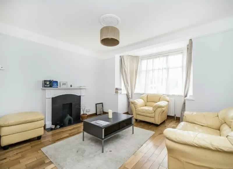 Flat For Sale , 116, Oakleigh Road North, London, England