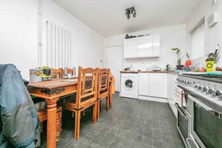 3 Bed 2 Bath House with Large Garden Potential to Extend