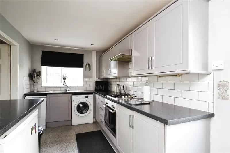 Three Bedroom Family Home Near Shops and Transport