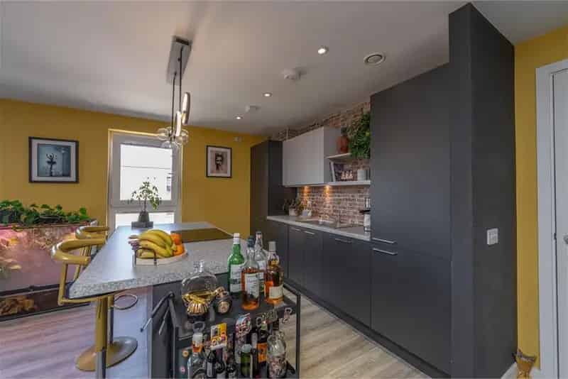 2 Bed Flat - Fifth Floor with 1 Reception Room