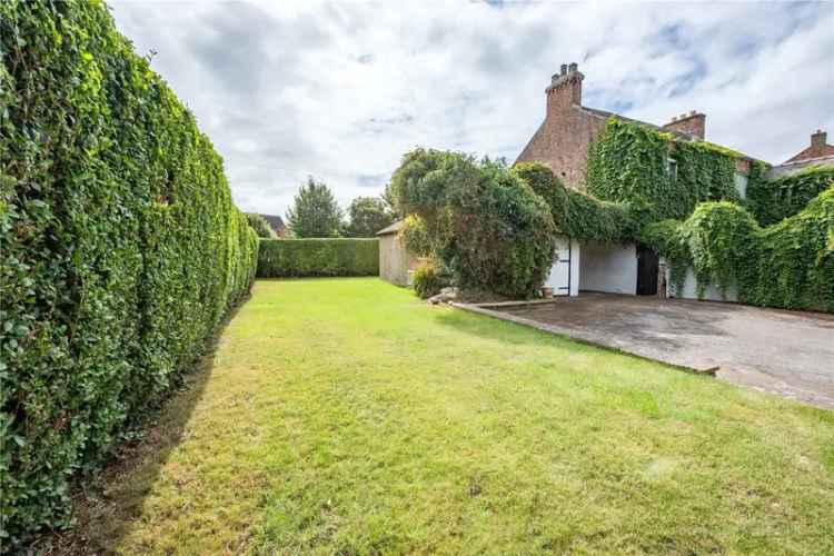 Spacious Victorian Four-Bedroom Detached House Near Northallerton High Street