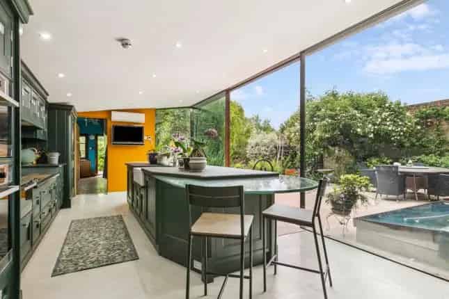 Georgian House for Sale in Streatham Common