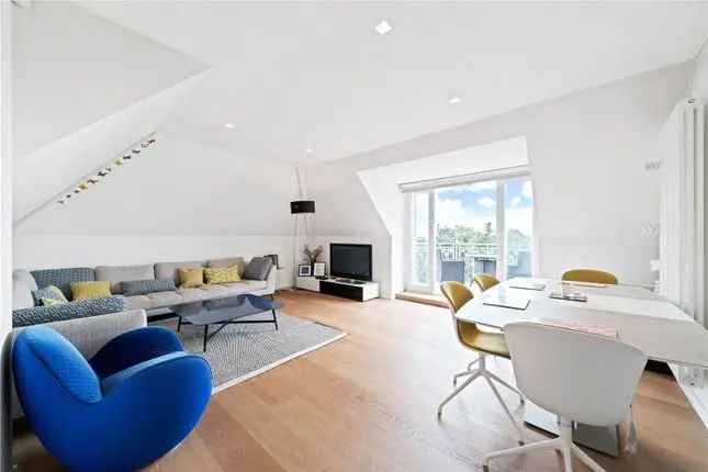 Flat to rent in Redington Road, Hampstead NW3