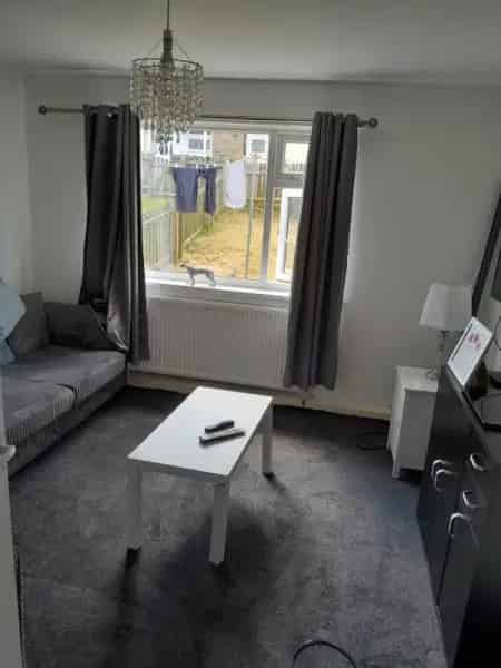 3 Bed House Huddersfield HD7 - Quiet Area - Large Kitchen Diner