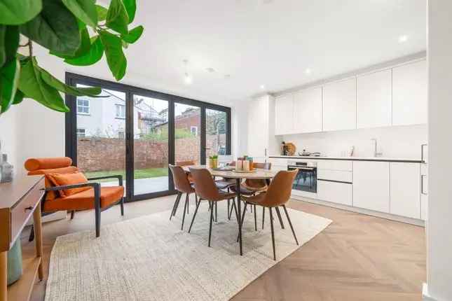 Four Double Bedroom House for Sale in London SE24