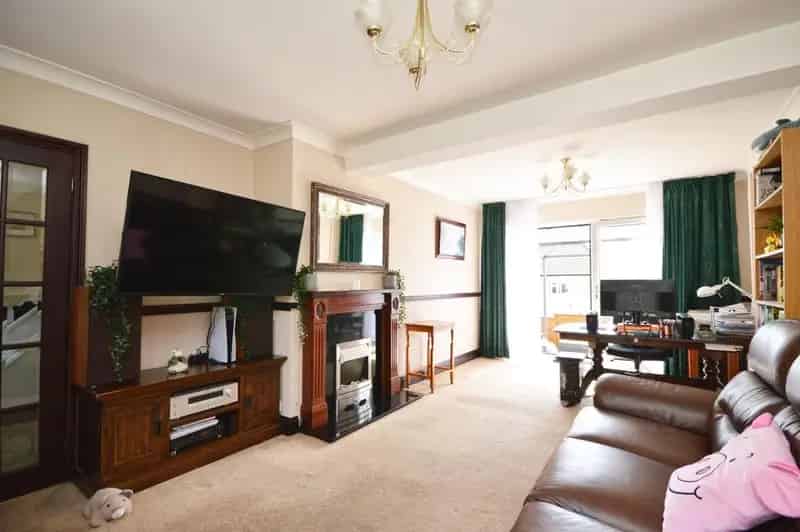 3 Bedroom Semi Detached House For Sale No Onward Chain