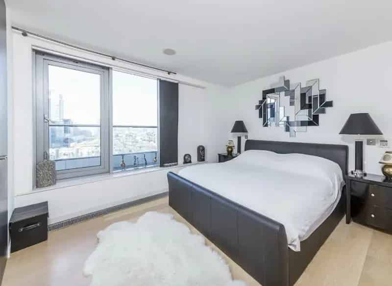 Luxury 3-Bed Penthouse in Canary Wharf with Stunning Views