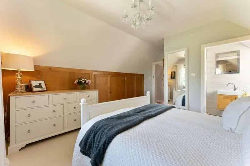 4 Bed Cottage For Sale - West Stratton