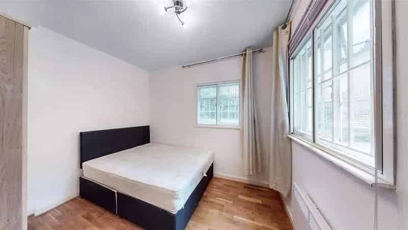 1 Bed Flat for Sale near Hyde Park