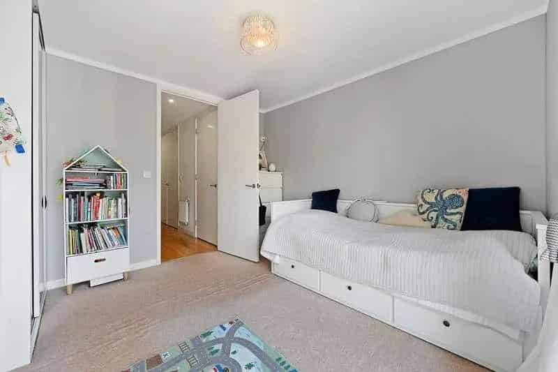 1 Bed Flat for Sale in Wembley - Modern Apartment near Tube Station