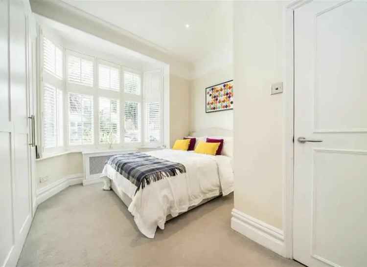 Stylish 2-Bed Conversion with Huge Private Garden
