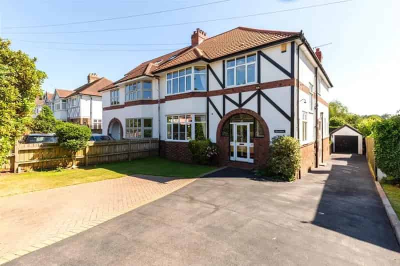 4 Bedroom Semi-Detached House For Sale Westbury-on-Trym