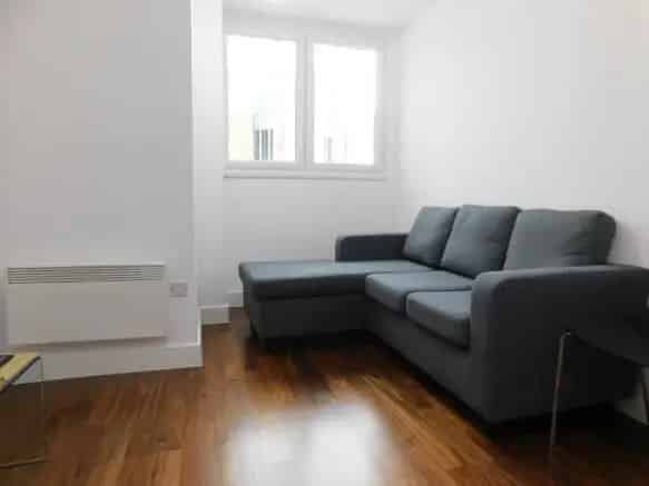 1 Bedroom Furnished Apartment to Rent - Metropolitan House