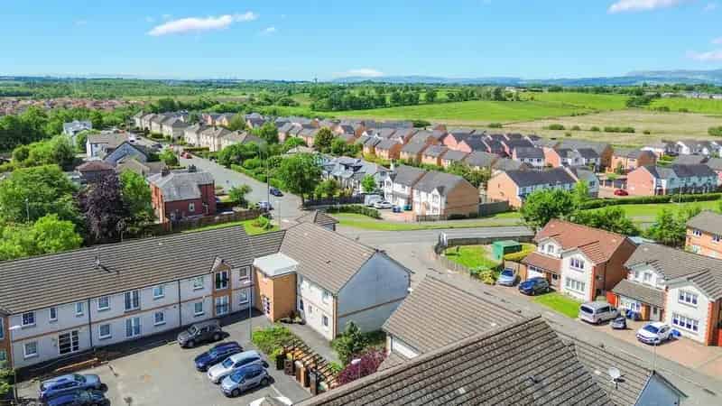 2 Bedroom 2 Bathroom Flat for Sale Gartcosh