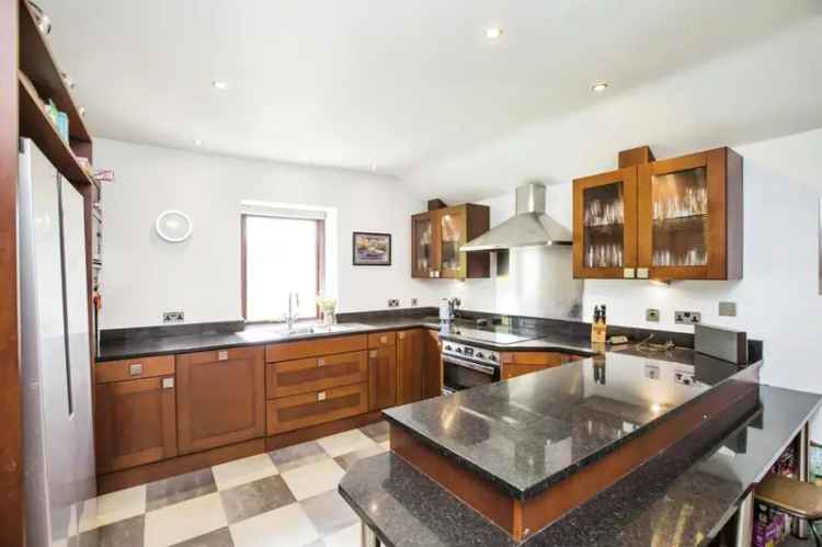 4 Bedroom Detached House with Award Winning Gardens