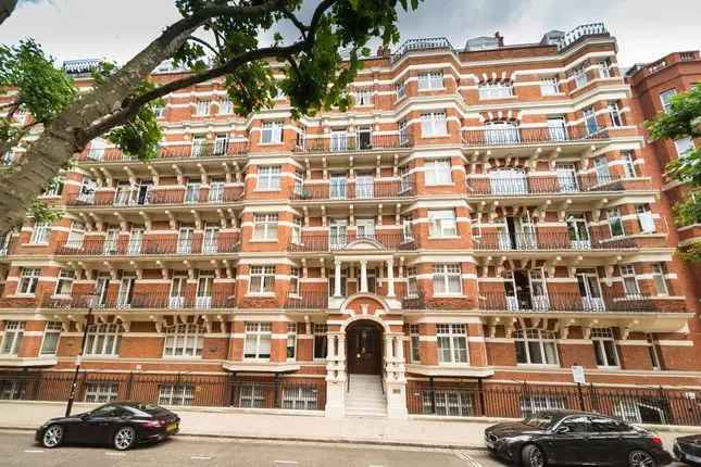 Flat for sale in Draycott Avenue, London SW3