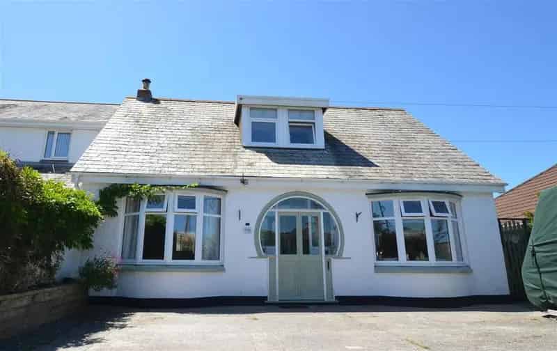 3 Bedroom Bungalow for Sale in Falmouth, Cornwall