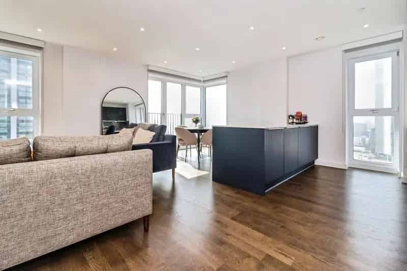 2 Bedroom Flat for Sale Salford M3 Luxury Apartment River View