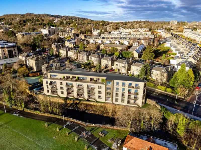 3 bedroom flat for sale