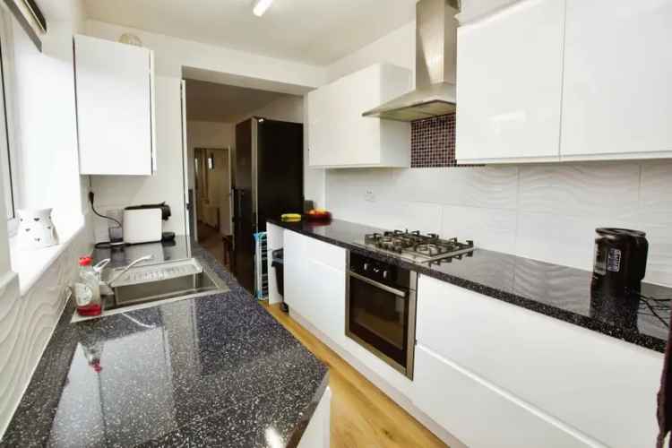 Two Double Bedroom House with En-Suite Near Shoreline