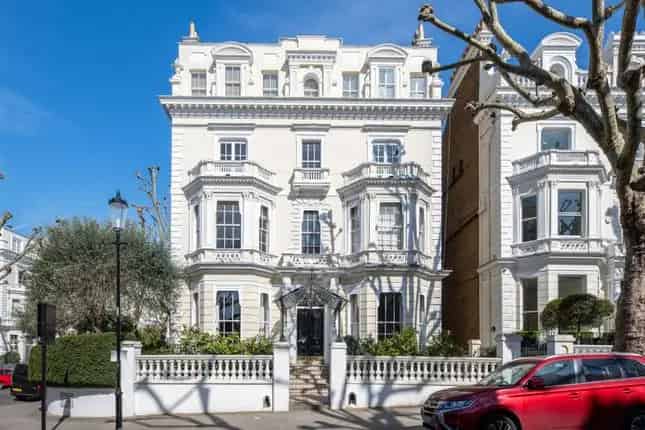 2 Bed Flat for Sale in Holland Park W11