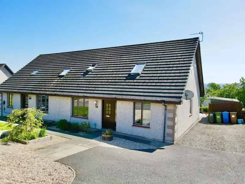 4 Bedroom Semi Detached House for Sale Inverness