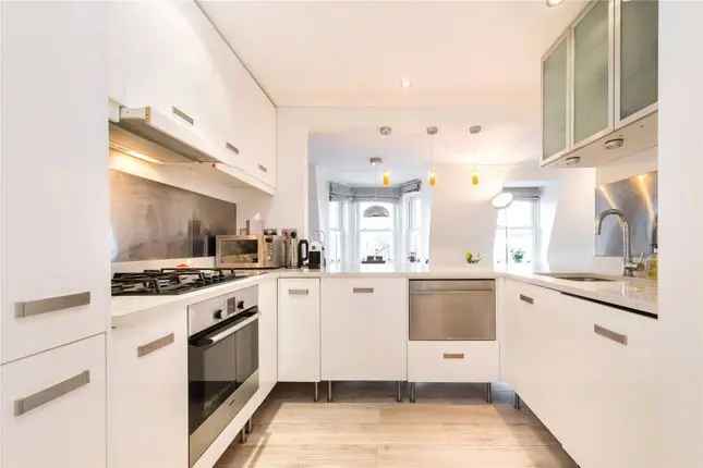 Flat to rent in Morshead Road, Paddington W9