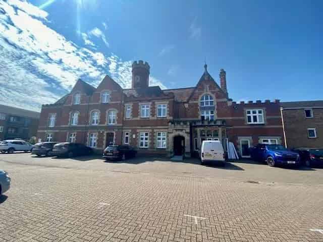 Thatcham House: Grade II Listed Victorian Mansion Office Suites