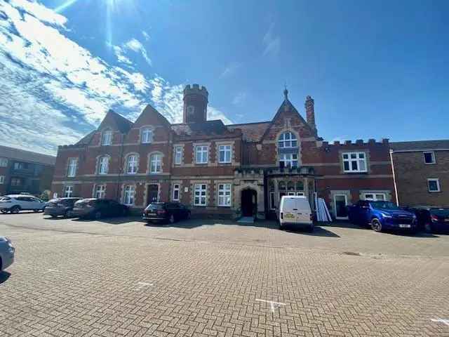 Commercial property For Rent in Turners Drive, Thatcham, England