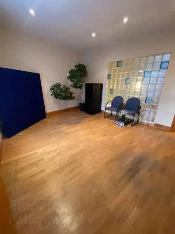 Hillsborough Office Suite - Modern and Convenient