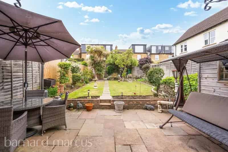 4 Bedroom Semi-Detached House Surbiton