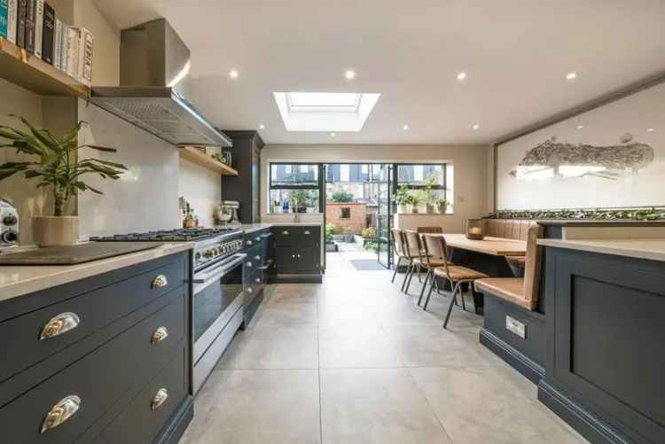 Three Bedroom Victorian House - Tastefully Refurbished