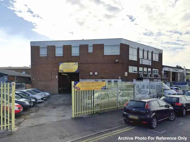 Luton Car Wash Unit - Open Plan with Forecourt Parking