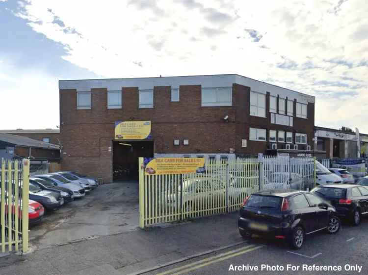 Luton Car Wash Unit - Open Plan with Forecourt Parking