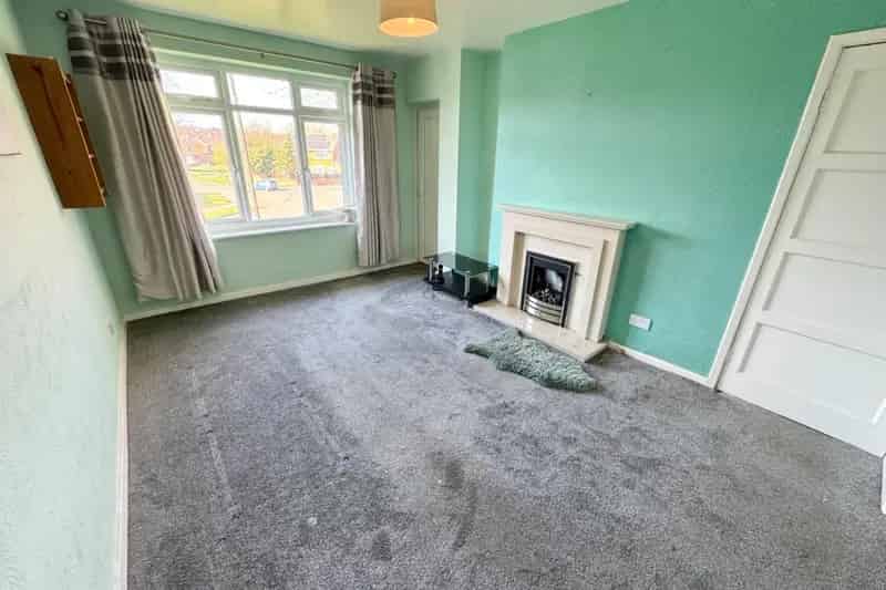1 Bedroom Garden Flat Roundhay - Modernisation Needed