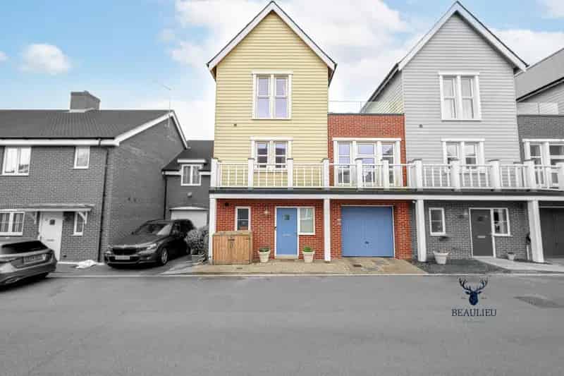 4 Bedroom End of Terrace House for Sale