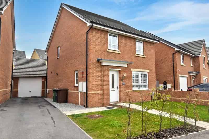 4-Bed Detached House Near Morley Town Centre
