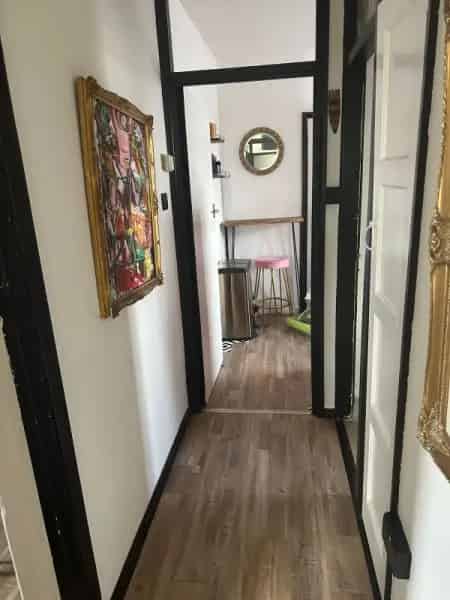 2 Bedroom Flat Mitcham South Facing Balcony Disabled Adapted
