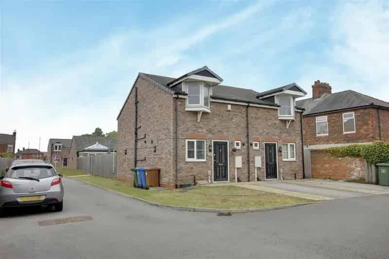 2 Bedroom Semi Detached House for Sale in Hessle
