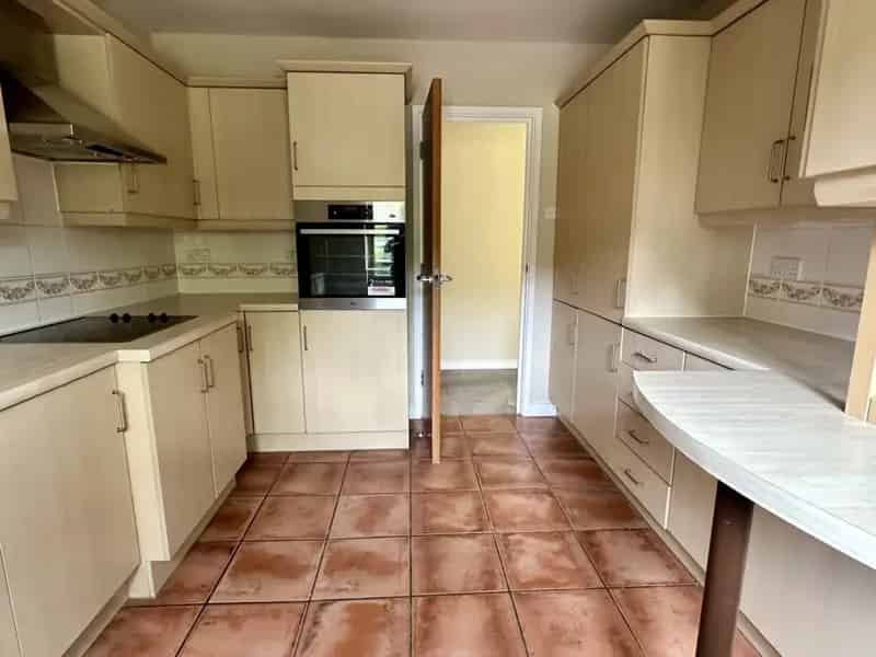 4 Bedroom Ground Floor Apartment For Sale