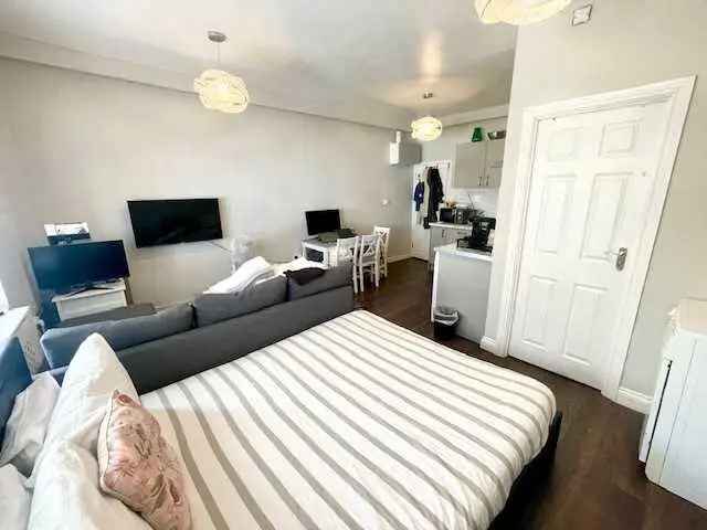 Furnished Studio Flat near The Level Park Brighton