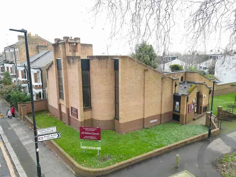 1212 sq ft Ground Floor Property Near South Acton Park - Ideal for Nursery, Education, or Medical